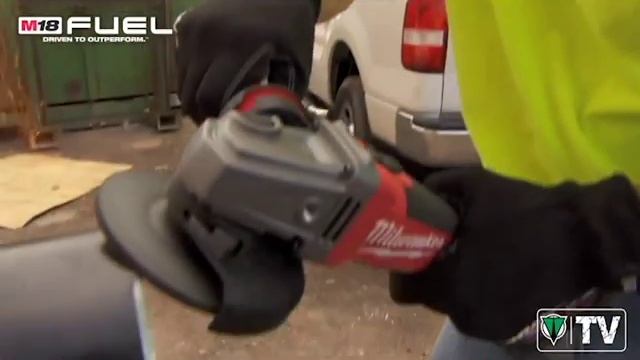 Milwaukee M18CAG 18V Fuel 115mm Grinder смотреть онлайн