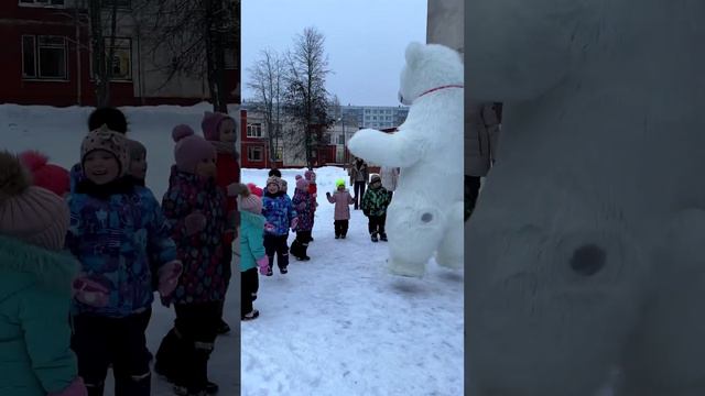 Вот такой большой сюрприз поджидал нашу очаровашку-именинницу на прогулке в Детском саду 🐻❄🫶 смотреть онлайн