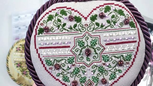 Сердце с ягодками МК 1-6 Вступление | Вышивка крестиком и стежками смотреть онлайн