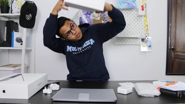 MacbookPro 2019 13' Unboxing versi Melayu смотреть онлайн