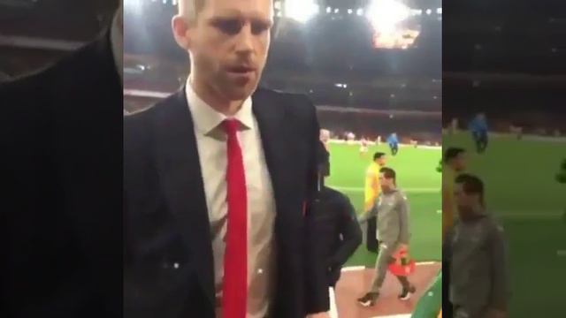 Mertersacker felt for cringe Handsahake смотреть онлайн