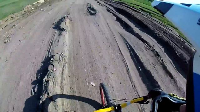 MTB Free Ride. Спуск с холма.