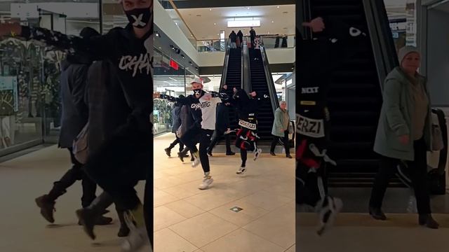 BOOM ?? РЕАКЦИЯ ЛЮДЕЙ НА ТАНЕЦ ? | SHUFFLE DANCE смотреть онлайн