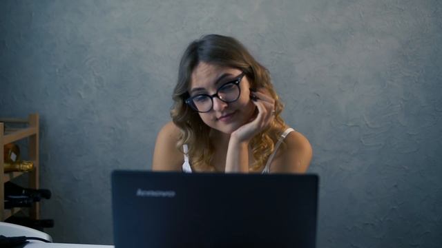 КОРОЧЕ ГОВОРЯ 2 НЕДЕЛИ БЕЗ САЛОНОВ КРАСОТЫ смотреть онлайн