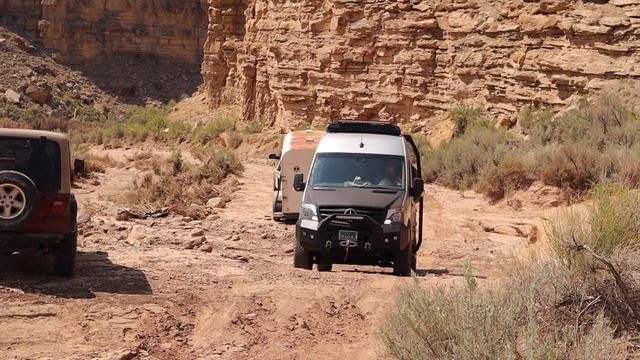 Alone In The Desert | Utah Overland смотреть онлайн