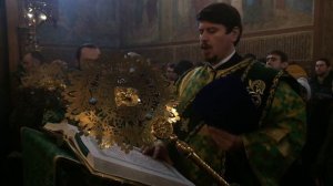Патриарший протодиакон Константин Барган читает Евангелие