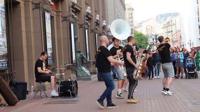 #Арбат #shorts Весёлые музыканты! Brevis Brass Band! Музыка Поэзия Фототворчество! смотреть онлайн