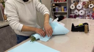 Упаковка букета из роз и хризантем ?