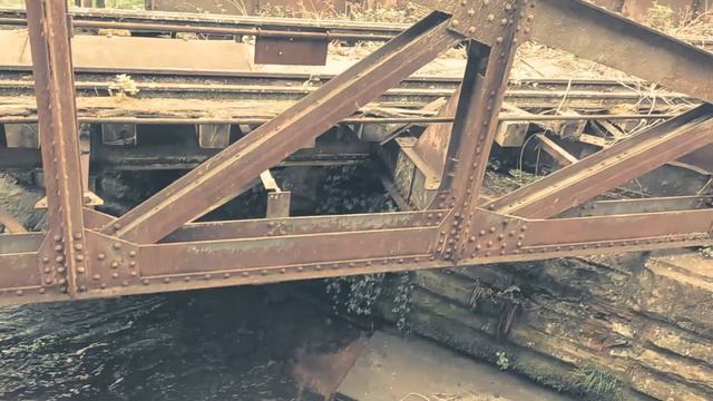 Старый железнодорожный мост - в память о Мартине смотреть онлайн