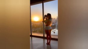 Девушки в стрингах и чулках
