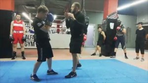 Групповая тренировка по боксу
