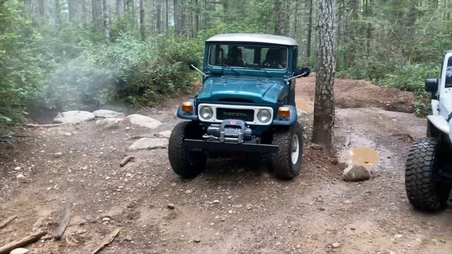 Land Cruiser FJ40 & Willys CJ2A // Rock Gardens, Hills, Digouts, and Dirt! смотреть онлайн