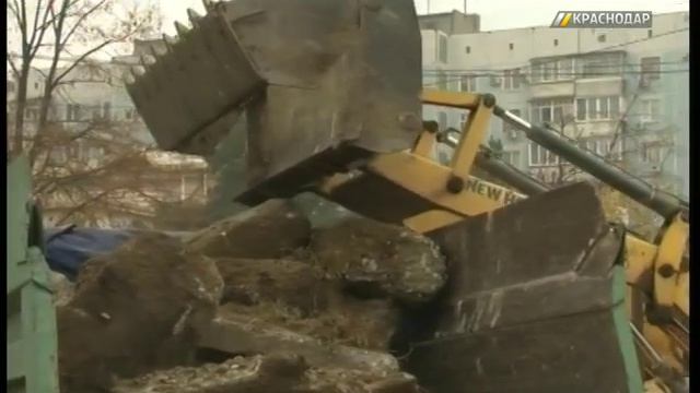Сотрудники администрации Западного округа Краснодара провели субботник смотреть онлайн