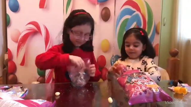 Открываем Kinder вместе с Марьям и Лейлакой😇 смотреть онлайн