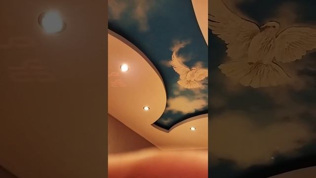 Фигурный потолок из гипсокартона с лепниной и росписью / Ремонт квартиры СПб смотреть онлайн