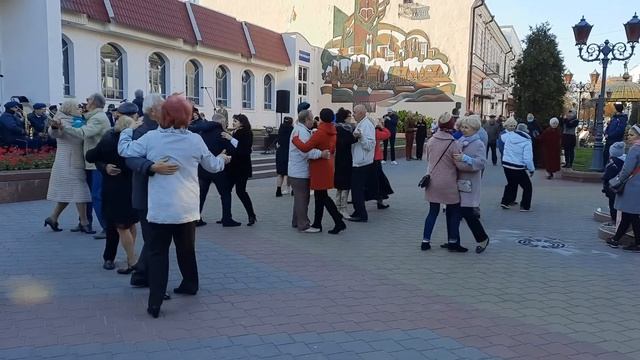 Пусть Сегодня Кружит ВАЛЬС! Завтра Закружат Будни... смотреть онлайн