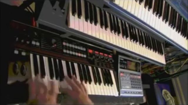 Korg R3 Synthesizer Solos!! смотреть онлайн