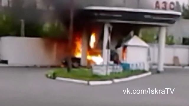 Mercedes взорвался на Газовой АЗС Mercedes exploded at gas stations смотреть онлайн