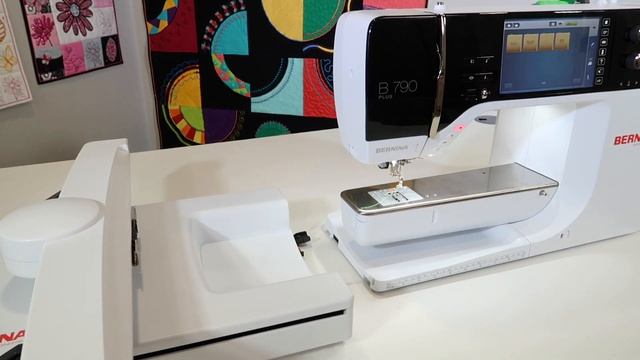 BERNINA 790 82 Attaching the Embroidery Module смотреть онлайн