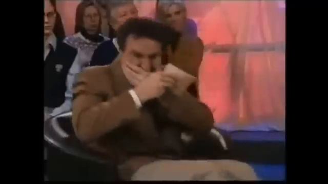 Ведущий смеётся смотреть онлайн