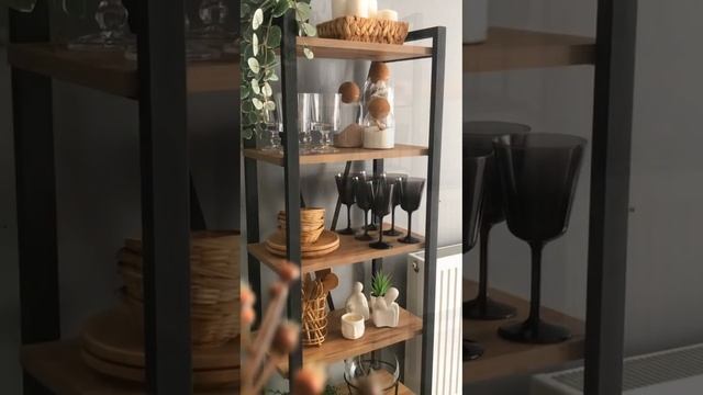 Наполнение стеллажа на кухне #сканди #лофт смотреть онлайн