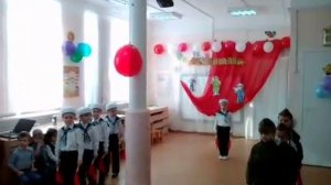 Танец с флажками "Служить России'  детский сад "Росинка"