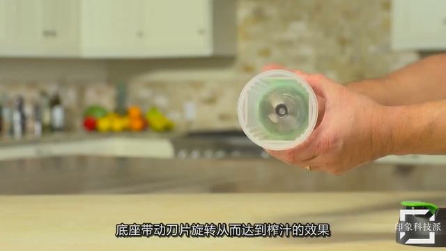 便捷榨汁机，不插电随时都有果汁喝，刀片转速可达3000转/分钟 смотреть онлайн