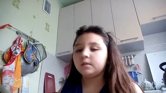 Ем кошачий корм