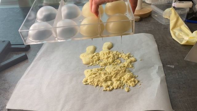 How to Temper Milk and White Chocolate at Home,. Seeding method.. смотреть онлайн