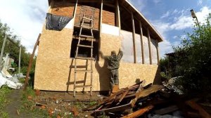 ОБШИВАЮ ДОМ ОСБ ОДИН! Фасад из ОСБ. Часть 2. Утепление и обрешётка кирпичного дома.