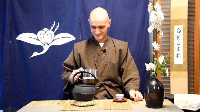"NEVER brew green tea in an IRON kettle" - The Story of My First Japanese tea смотреть онлайн