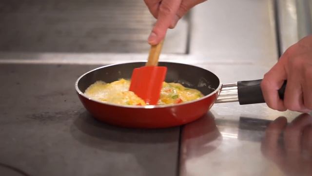 A GREAT Omelette Master Class by Gary Rhodes смотреть онлайн