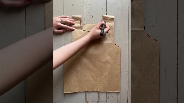 Как сделать жилетки экспедиторов из крафт пакета. смотреть онлайн