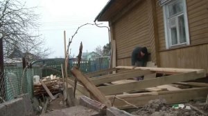 Двухэтажная каркасная пристройка к деревянному дому своими руками.  Как соединить стены. Подъем сте