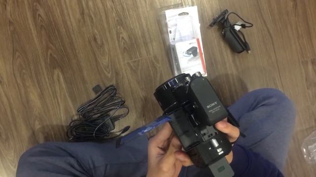Hướng dẫn dùng máy quay Sony Handycam FDR-AX43, kèm micro và giá đỡ của Sony смотреть онлайн