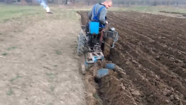 оранка минитрактором з мотоблока зубр 8лс смотреть онлайн