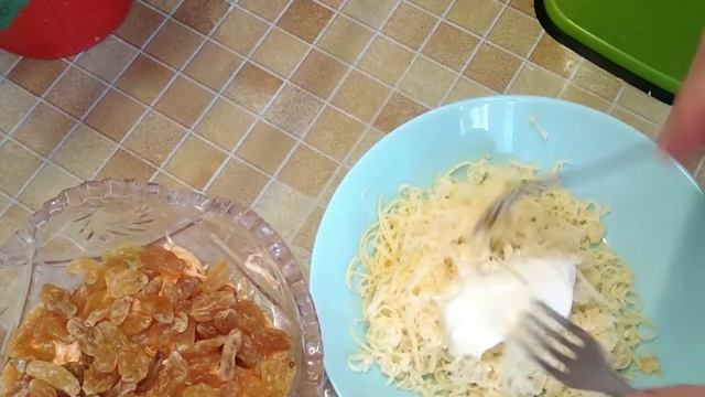 Слоёный салат хоть на праздник, хоть на каждый день. #свеклаорехисалатслоеный#жизньпрекрасна# смотреть онлайн