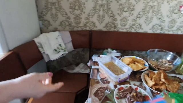 Мама узнала что надо отдать вещи