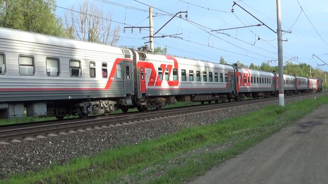 Электровоз ЭП2К-342 с поездом и ЭД4М-0293 смотреть онлайн