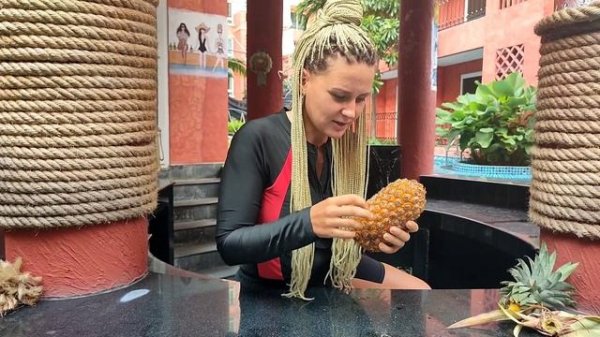 ЛАЙФХАК КАК ПОЧИСТИТЬ АНАНАС БЕЗ НОЖА