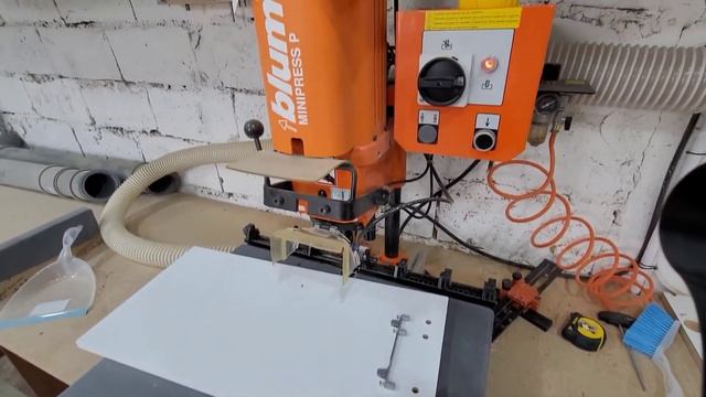 Присадка фурнитуры Blum + быстросъемы. Minipress Pro смотреть онлайн