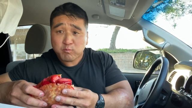 The Best Donut Ever! | Fresh Strawberry Donut at The Donut Man | LA’s Historic Donut смотреть онлайн