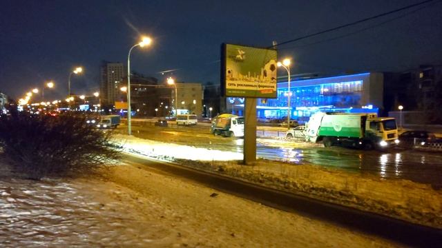 Прорыв воды на пр. Космонавтов , г. Екатеринбург. 28.01.2023. смотреть онлайн