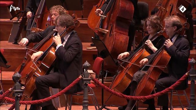 Schumann: Pianoconcert Op.54 - Nelson Freire, Piano - Radio Kamer Filharmonie
