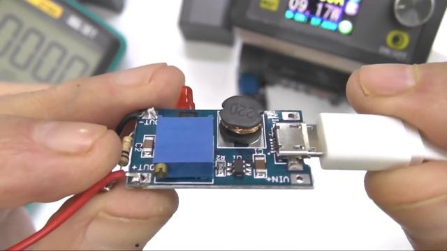 Как сделать ограничение тока на преобразователе MT3608, для светодиодов или зарядки аккумуляторов смотреть онлайн