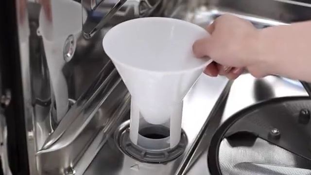 LG Dishwasher - Filling the Salt Container смотреть онлайн