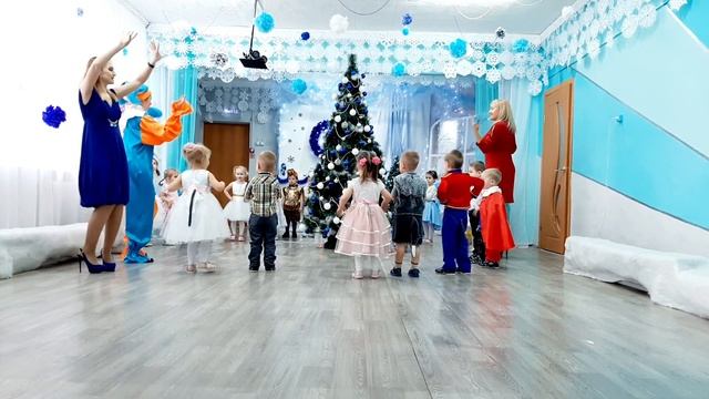Новогодний праздник в детском саду. Новогодний утренник в детском саду Есении смотреть онлайн