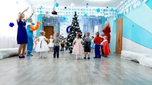 Новогодний праздник в детском саду. Новогодний утренник в детском саду Есении