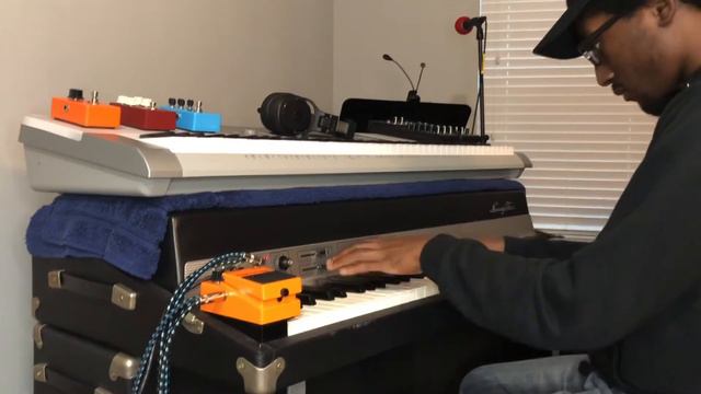 Boss DS-1 Distortion Pedal Demo on a Fender Rhodes смотреть онлайн