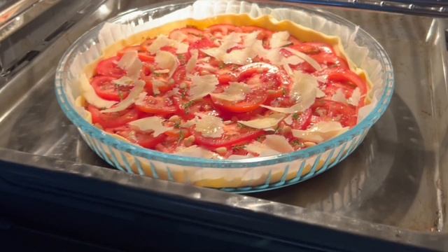 Нервы на пределе. Начинаем экономить. Пирог с помидорами. О ЧУДО!